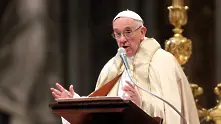 Папата: Коледа стана заложник на материализма