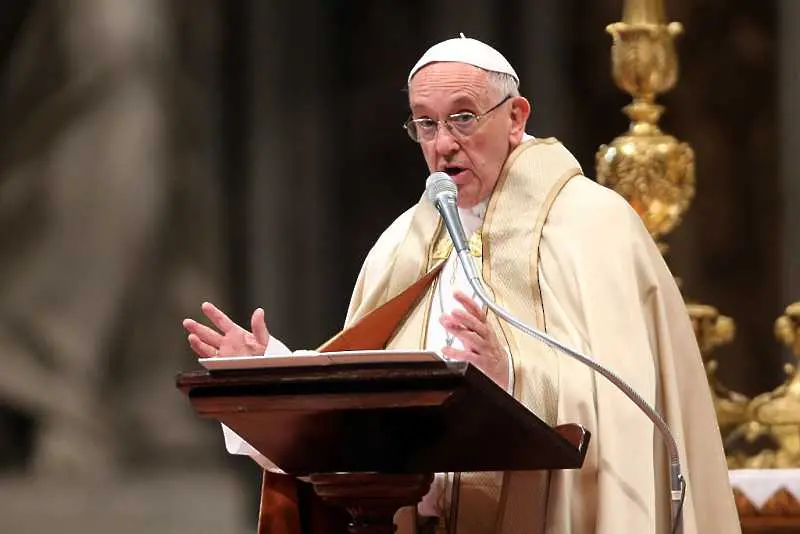 Папа Франциск призова за предпазлив подход към мигрантите   