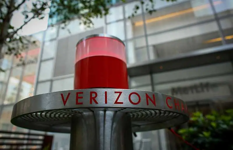 Слухове за сделка на века между Verizon и Comcast