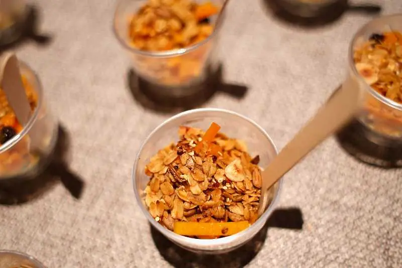 Аспержи Серотонин има и в аспержите. Освен това те са богати на фолиева киселина. Специалистите знаят, че веществото може да бъде отговорно за настроението и в борбата с депресията.
Снимка: Guliver / Getty images