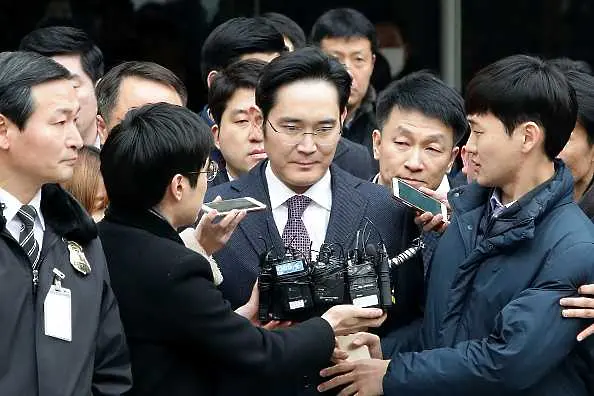 Арестуваха шефа на Samsung