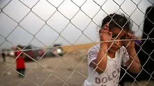 Близо 350 000 деца са останали приклещени в западната част на Мосул