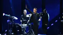 Дейвид Боуи триумфира посмъртно на Brit Awards