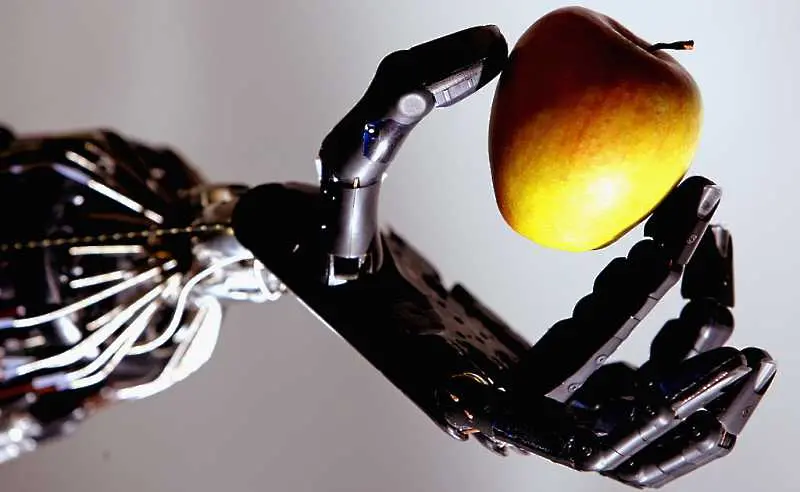 Стотици хиляди държавни служители във Великобритания може да бъдат заменени с роботи