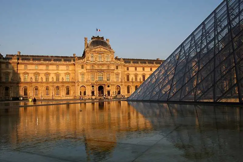Лувърът отново е отворен за туристи след вчерашното нападение