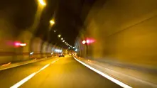 Част от светофар падна в тунел на магистрала „Хемус“