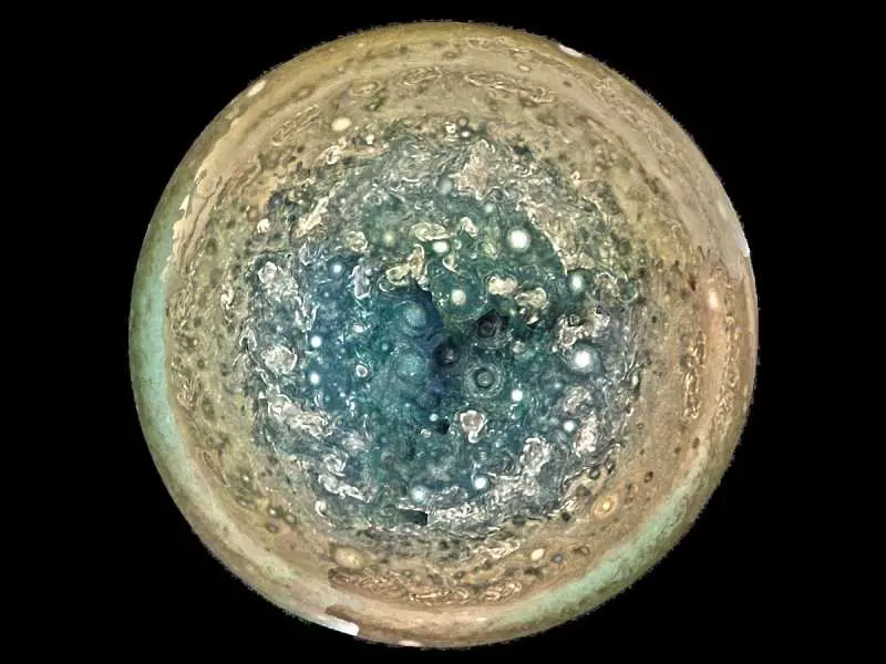 НАСА представи спиращи дъха нови снимки на Юпитер