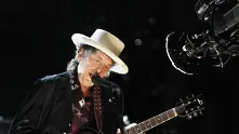 Боб Дилън издава троен студиен албум Triplicate
