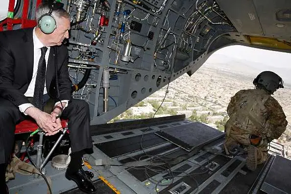 Шефът на Пентагона кацна изненадващо в Афганистан