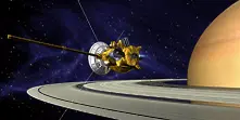 Касини премина между Сатурн и пръстените й (видео)