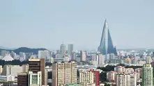 Северна Корея демонстрира мощ с военен парад