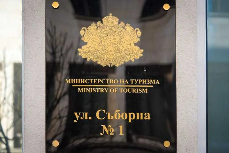 Министър Ангелкова призова Благой Рагин да се оттегли