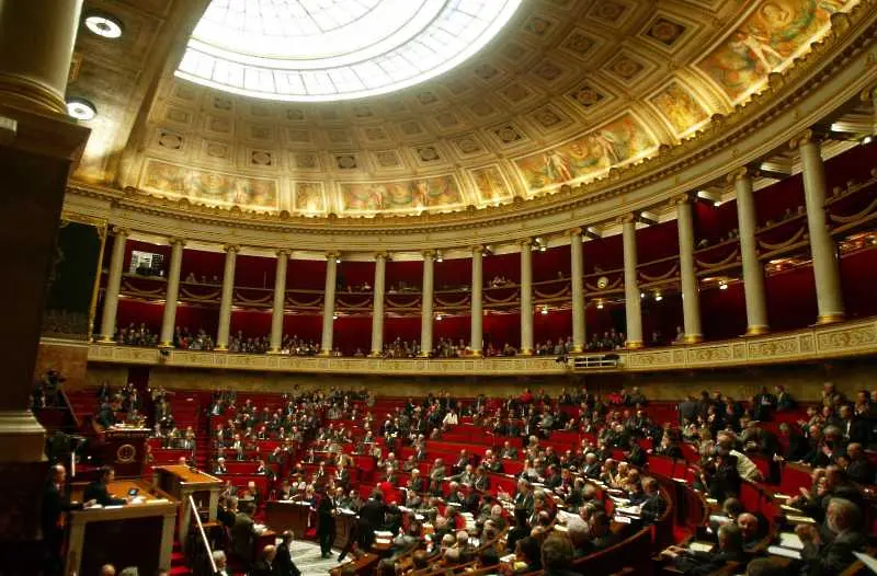 Франция: Първият закон на новото правителство ще е за морала в политиката