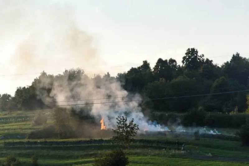 Бавно по Тракия при Ихтиман: Бунището пак дими