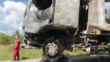 Камион с олио изгоря край Шумен