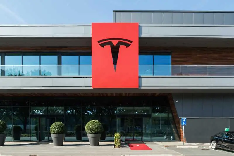 Tesla ще строи най-голямата литиево-йонна батерия