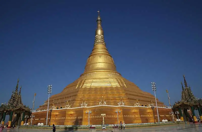 Храм потъна в Мианмар (видео)