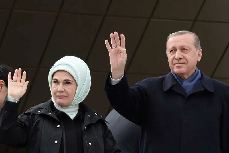 Ердоган въвежда кафяви униформи за обвиняемите за пуча 