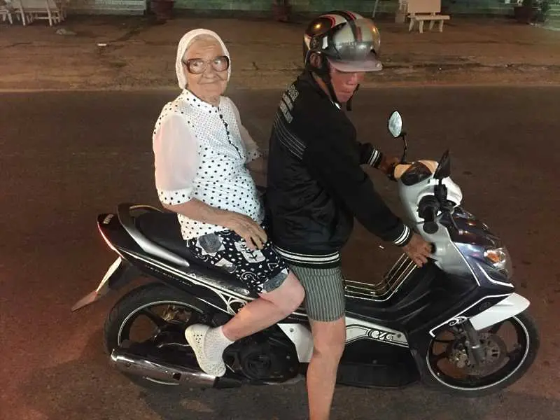 „Супер бабушка“ – 90-годишната руска баба, която обикаля света