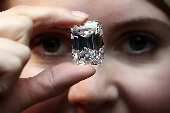 Индия отвори първата в света борса за диаманти