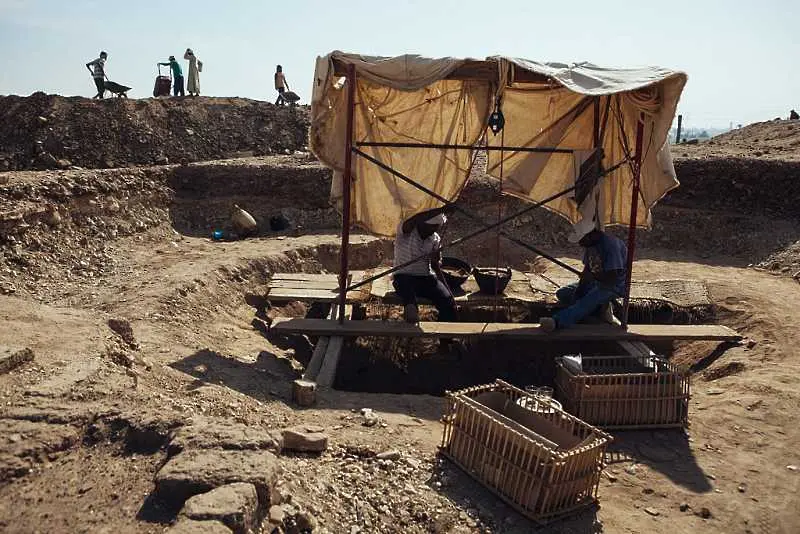 Три древни гробници са открити в Египет