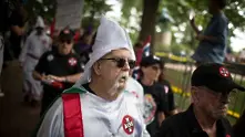 САЩ: Бели расисти излизат на марш срещу Google