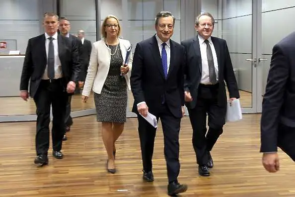 ЕЦБ повиши прогнозата си за растеж на икономиката на Еврозоната до 10-годишен връх