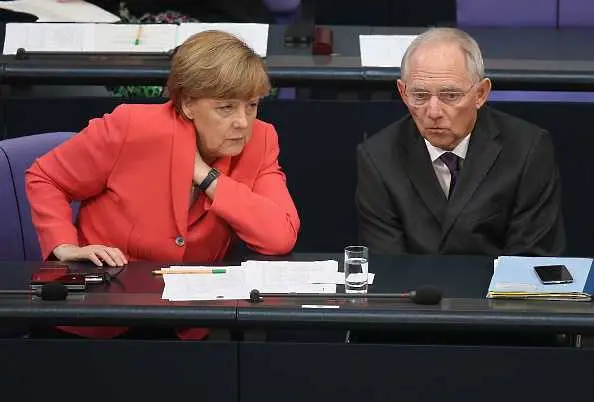 Шойбле сменя министерския пост с председателство на Бундестага