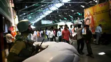 Над 20 души загинаха при жестока блъсканица на жп гара в Мумбай
