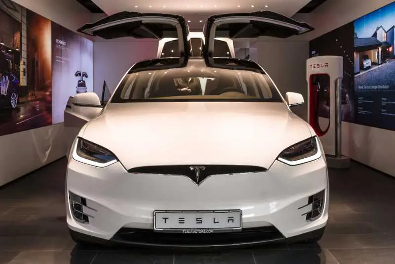 Tesla изтегля 11 000 Model X