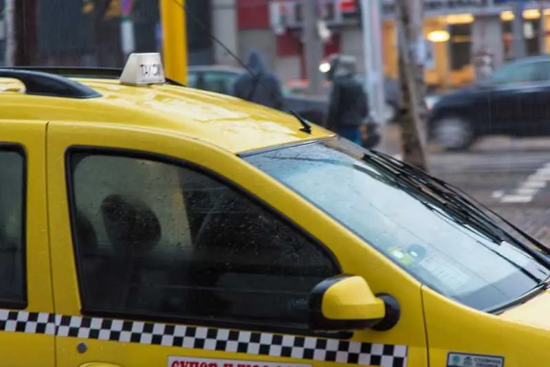 Удължиха срока за пререгистрация на таксиметровите шофьори