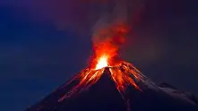 Вулкан на остров Бали изпуска дим, отменени са десетки полети