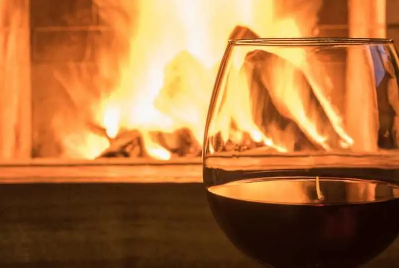 Вино през зимните вечери