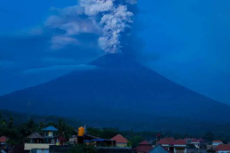 Вулканът Агунг отново изригна