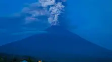 Вулканът Агунг отново изригна