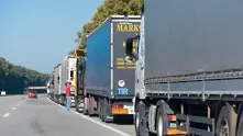 Ограничават движението на камионите над 12 тона по натоваренитe пътища в петък