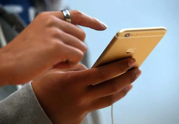 Apple призна, че умишлено ограничава производителността на старите модели iPhone