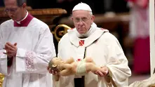 Папа Франциск посвети литургията си за Бъдни вечер на бежанците 