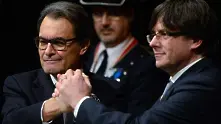 Каталунският президент подаде оставка като лидер на партията на Пучдемон