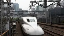 Японски влак лае като куче, за да гони елени