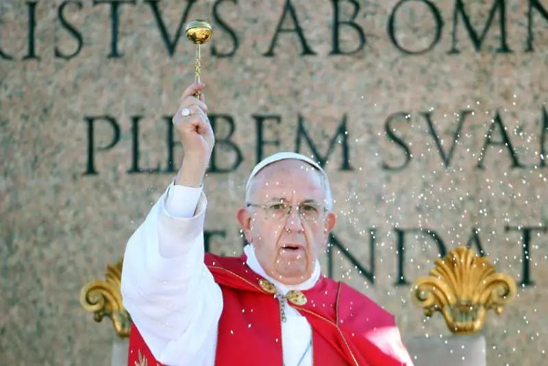 Папа Франциск към елита в Давос: Да не се правим, че бедността няма значение
