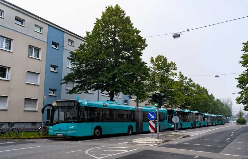 Десетки ранени при катастрофа на училищен автобус в Германия