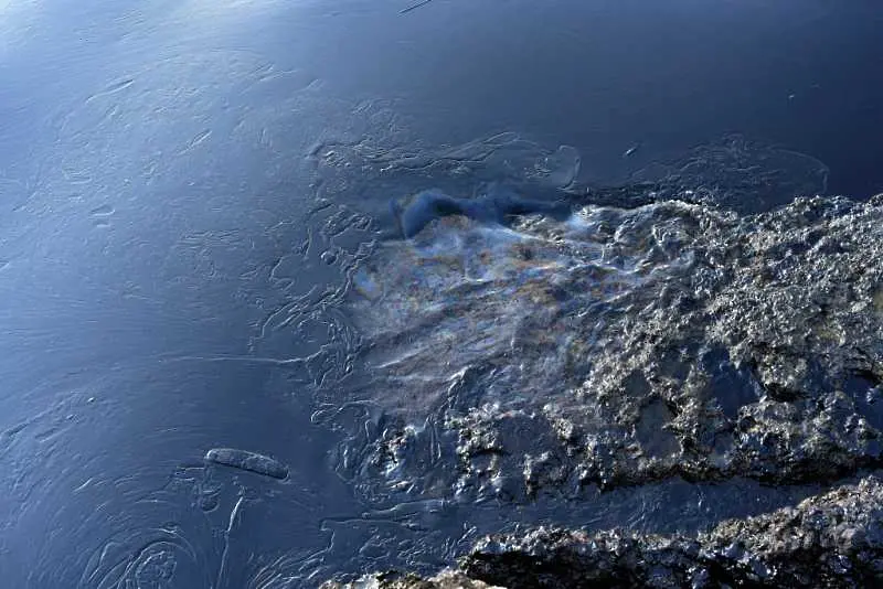 Петролният разлив в Източнокитайско море се разраства