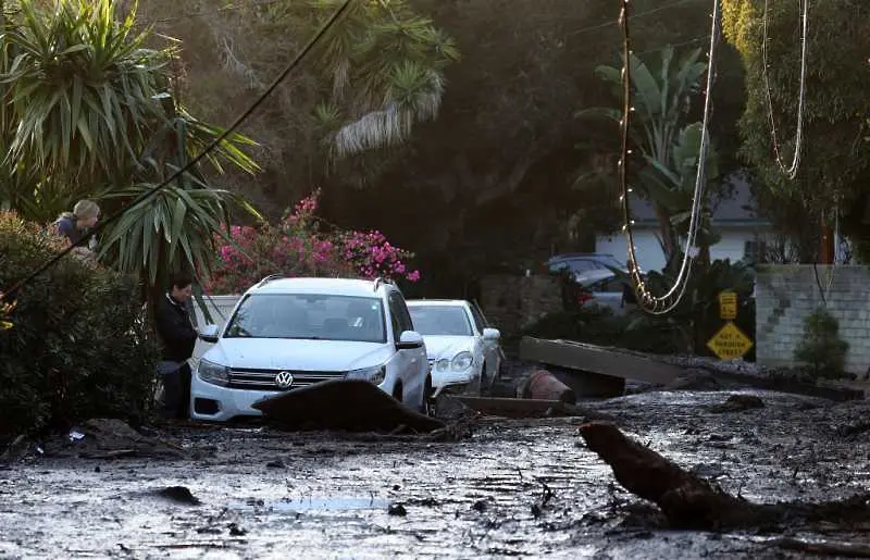 Осем души са изчезнали след калните свлачища в Калифорния
