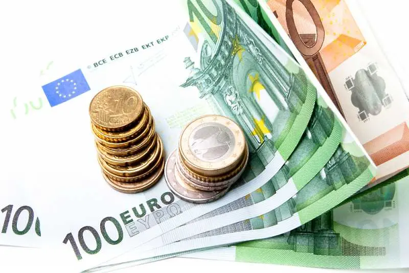 Еврото стабилно над прага от 1,22 долара