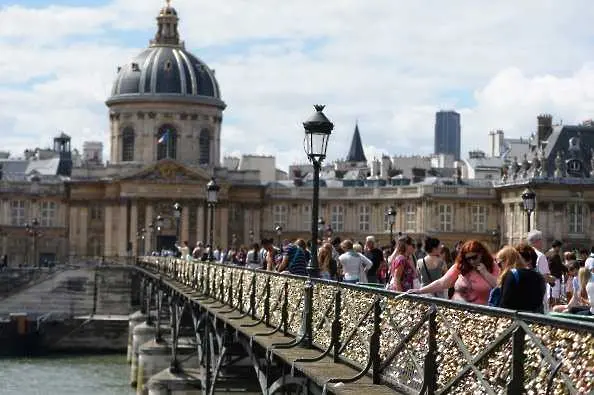 Кметицата на Париж обяви война на боклука и плъховете