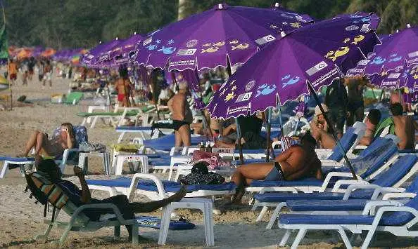 Тайланд забранява от днес цигарите на плажа