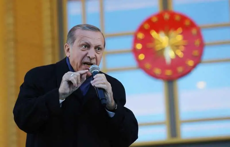 Турция арестува над 300 души, критикували офанзивата в Сирия