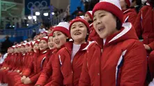 200 мажоретки от Северна Корея грабнаха вниманието в ПьонгЧанг (снимки и видео)