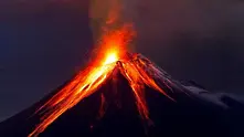 Страшната красота на изригващите вулкани (фотогалерия)